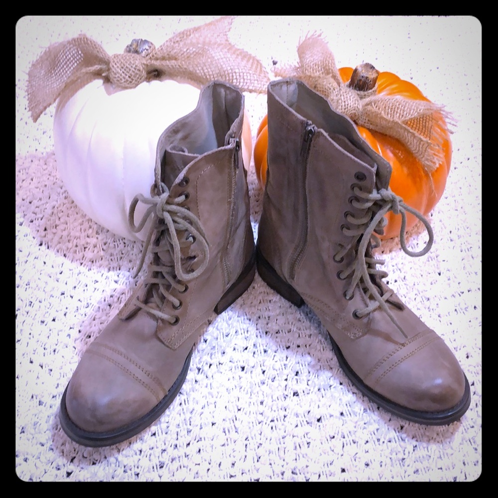 New never worn Taupe Steve Madden combat boots.